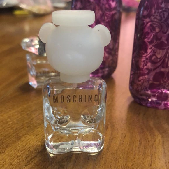 (4) Empty Bottles of Designer Perfumes - Picture 8 of 9